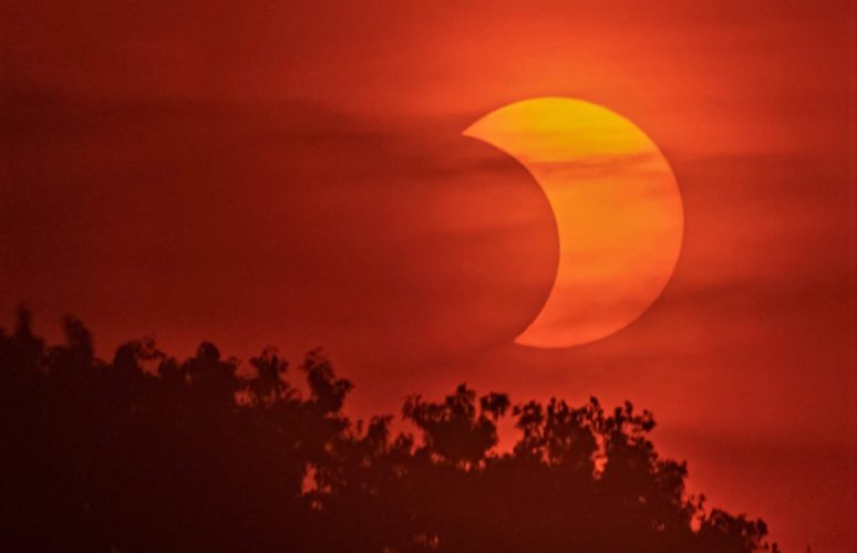 Solar eclipse thrills world's northern tier | News, Sports, Jobs - Observer Today